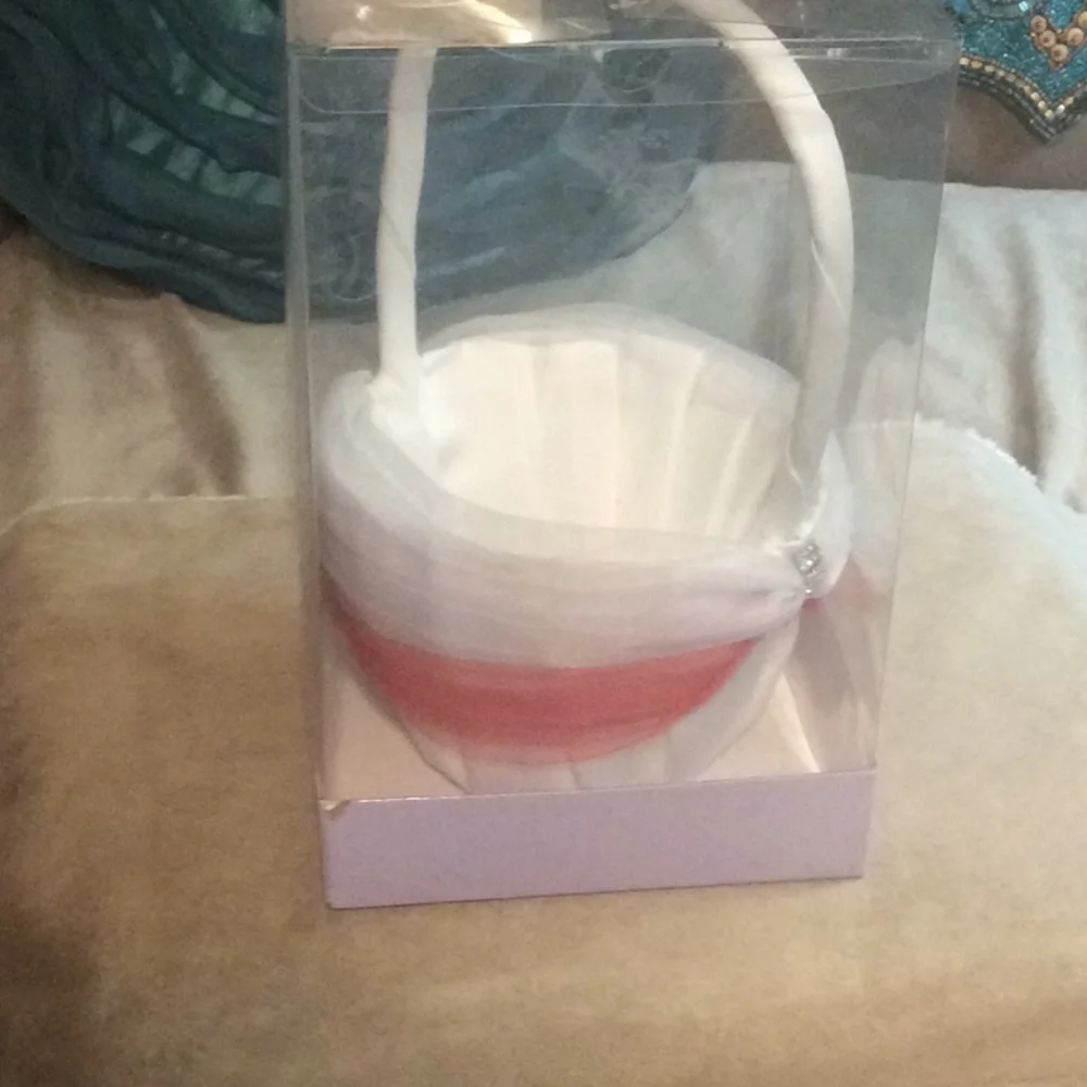 Flower basket NWT